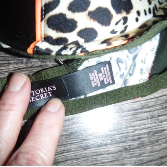 Victoria's Secret Very Sexy Push Up Bra Leopard Print Olive Green 32B - Picture 2 of 4